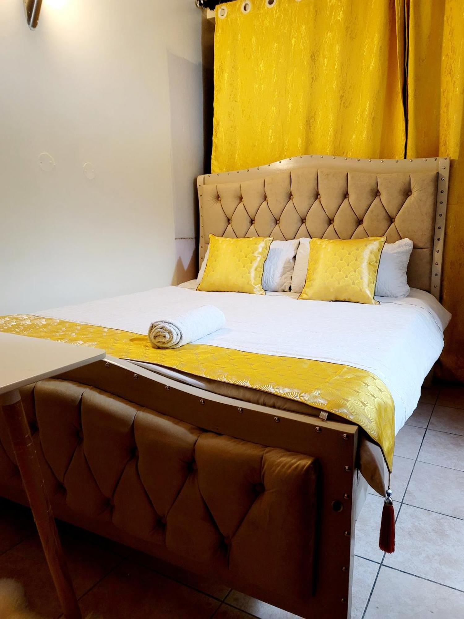 Sunrise Blue Moon B&B ไนโรบี ภายนอก รูปภาพ