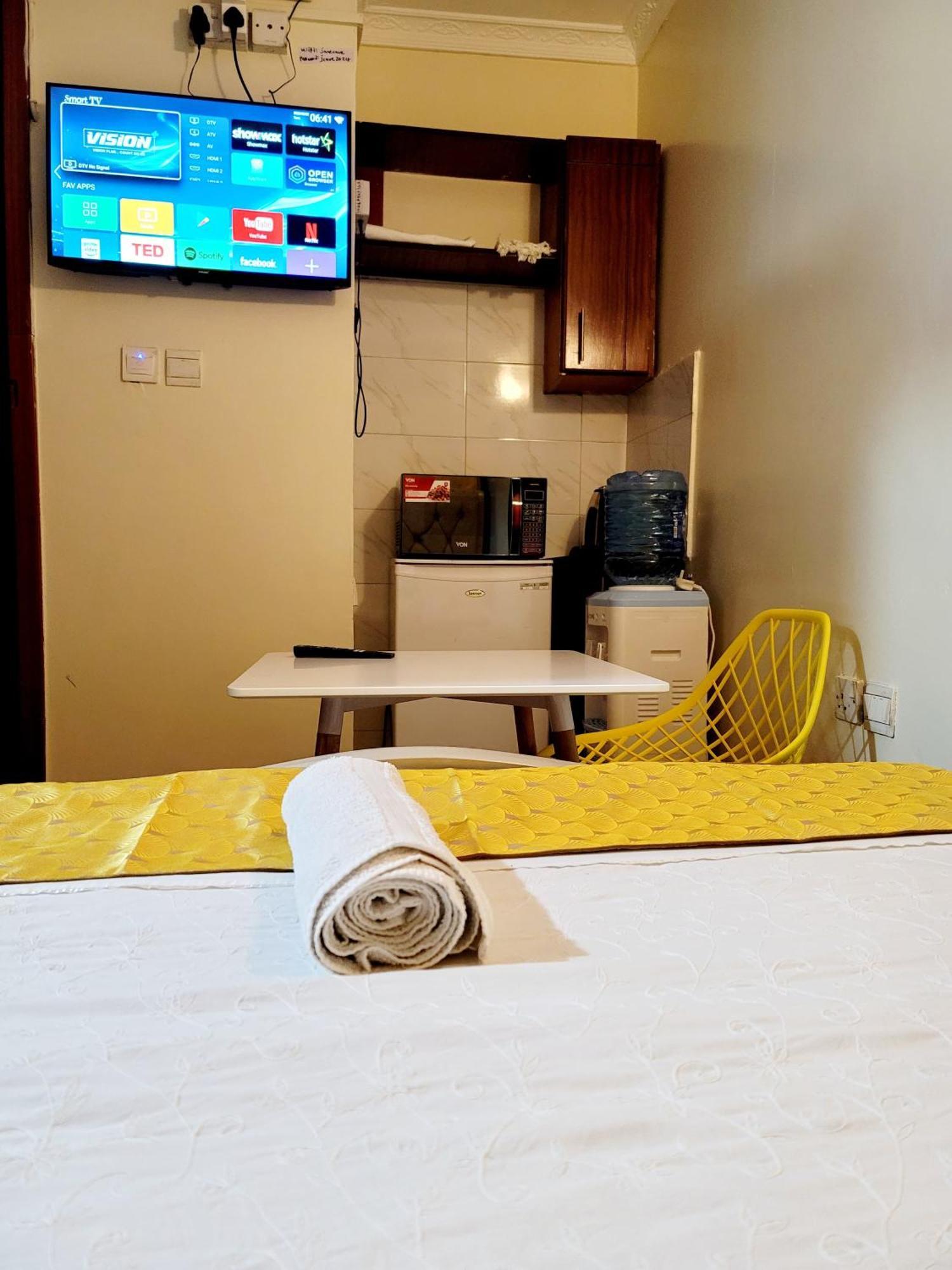 Sunrise Blue Moon B&B ไนโรบี ภายนอก รูปภาพ