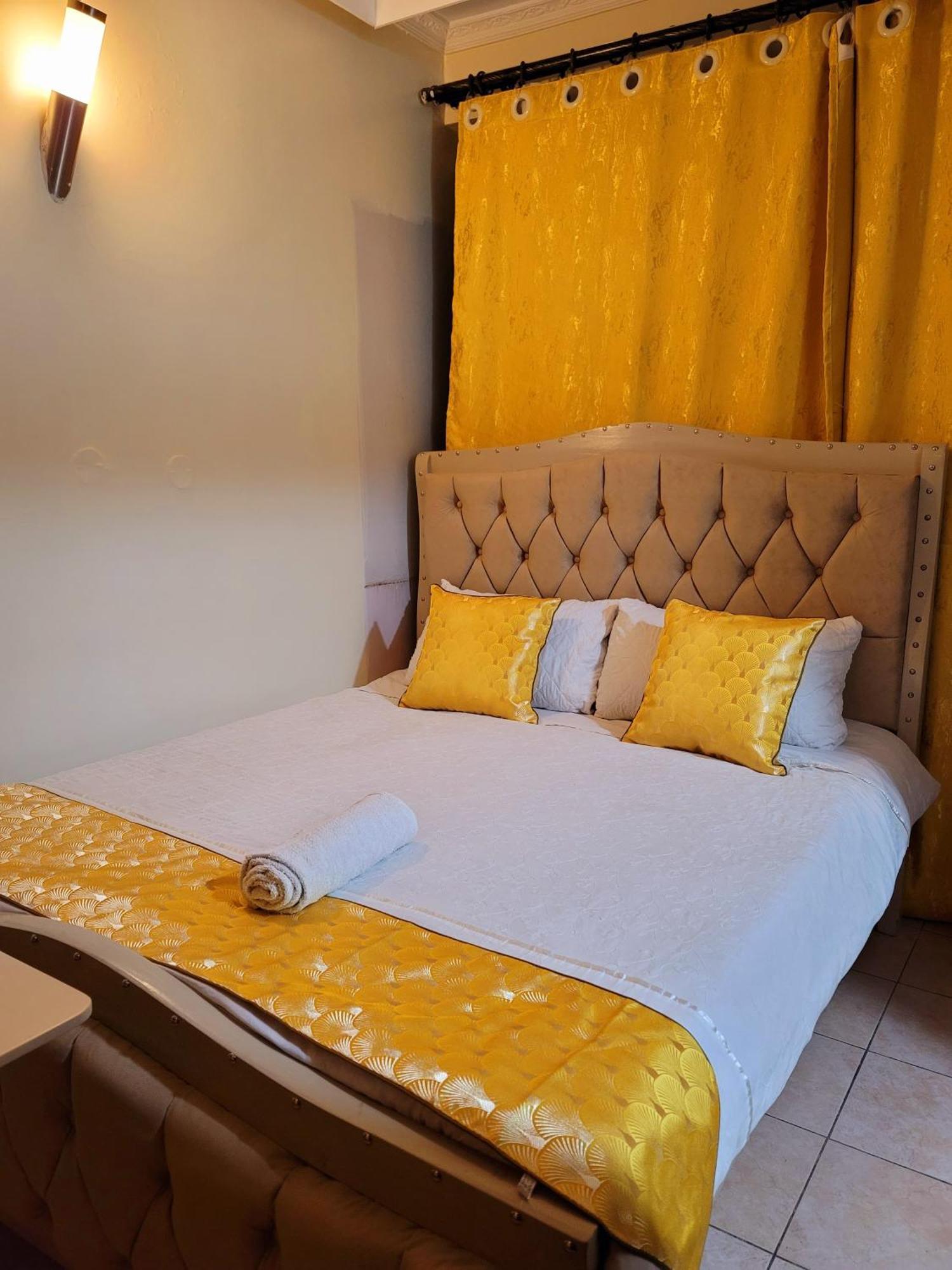 Sunrise Blue Moon B&B ไนโรบี ภายนอก รูปภาพ