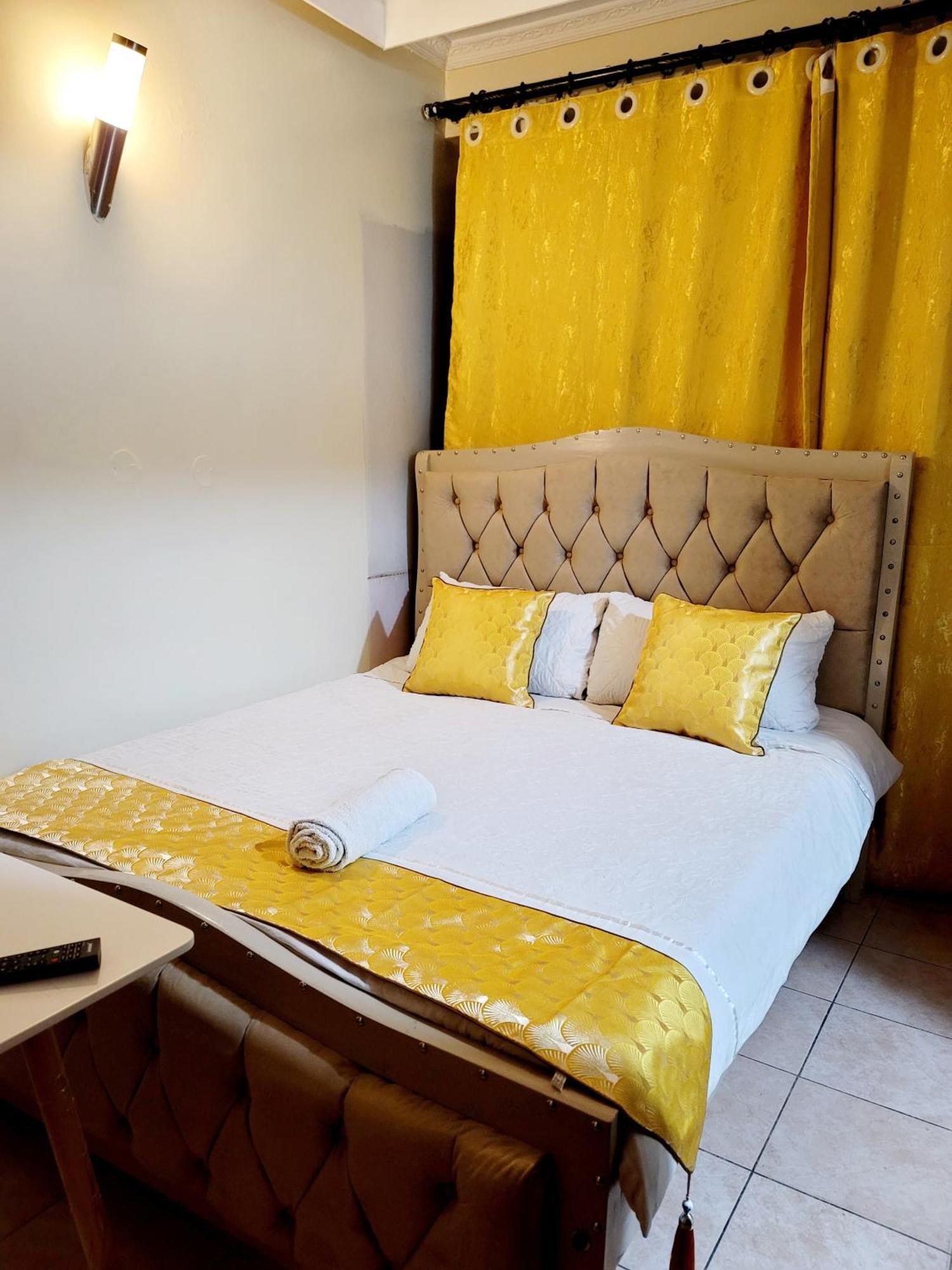 Sunrise Blue Moon B&B ไนโรบี ภายนอก รูปภาพ