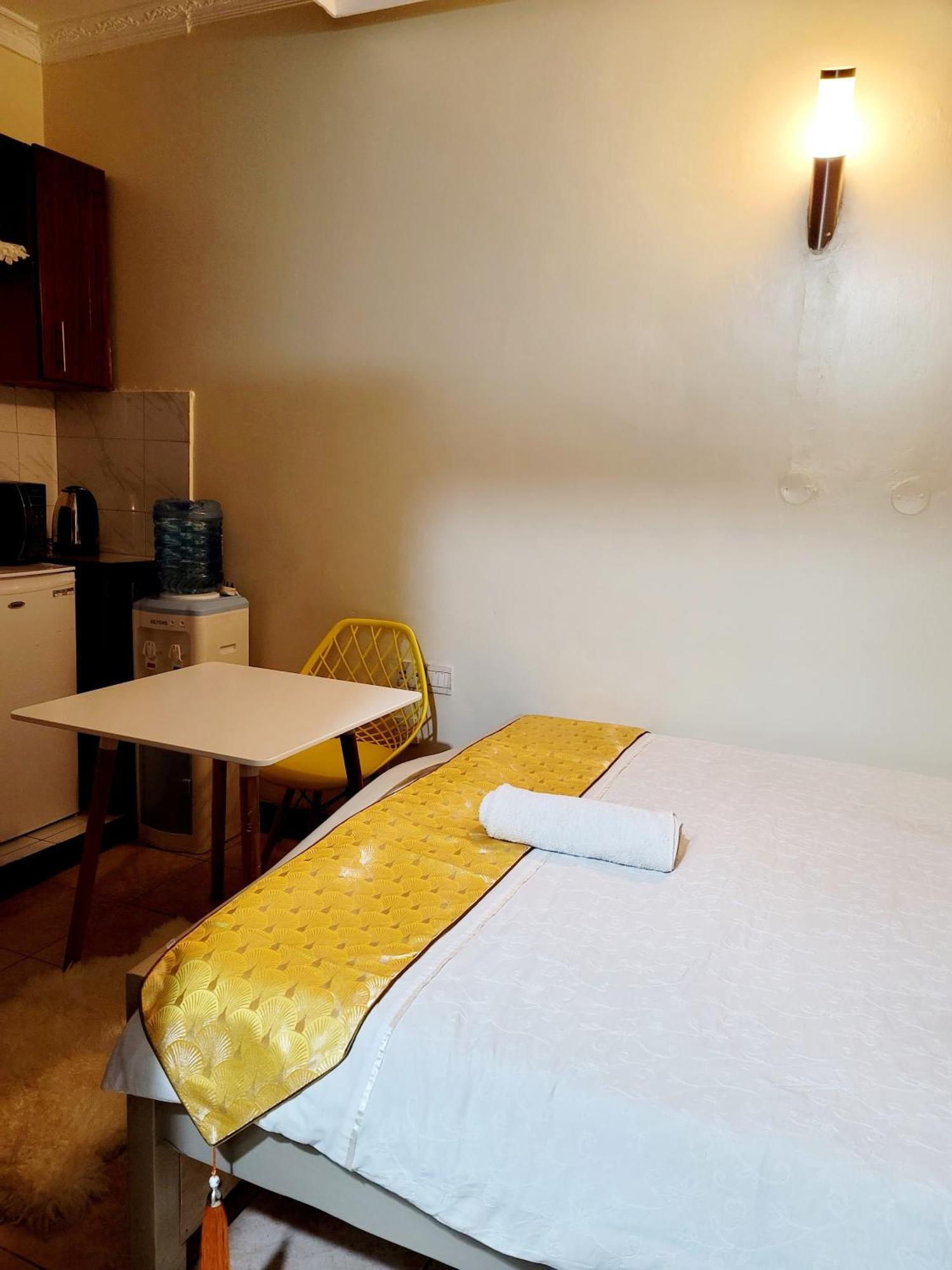 Sunrise Blue Moon B&B ไนโรบี ภายนอก รูปภาพ