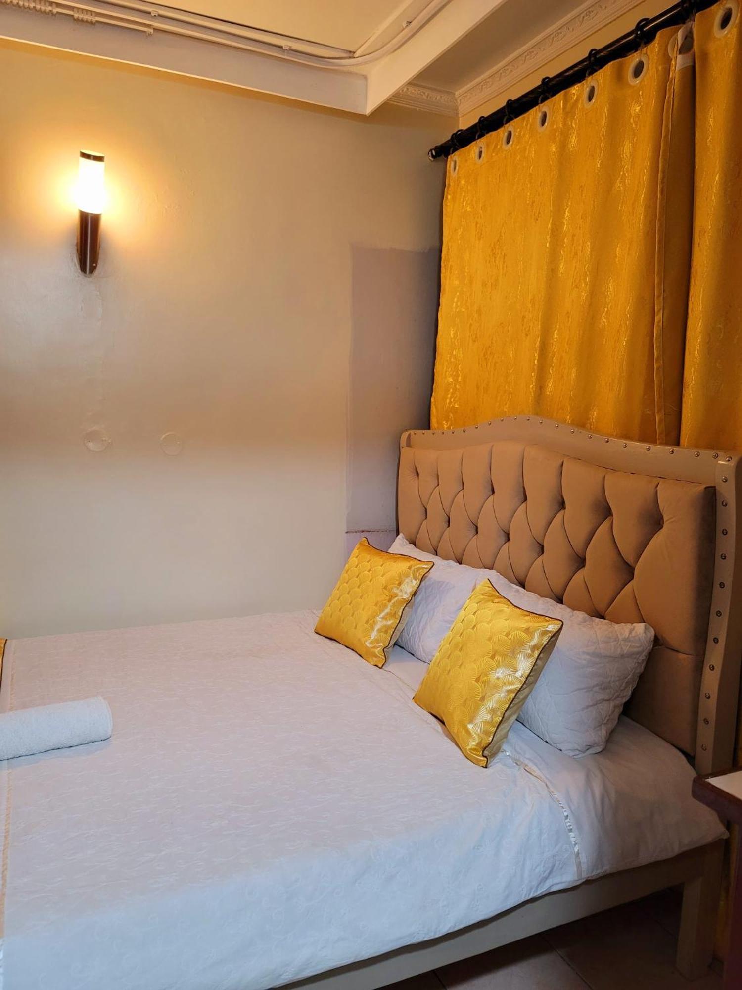Sunrise Blue Moon B&B ไนโรบี ภายนอก รูปภาพ