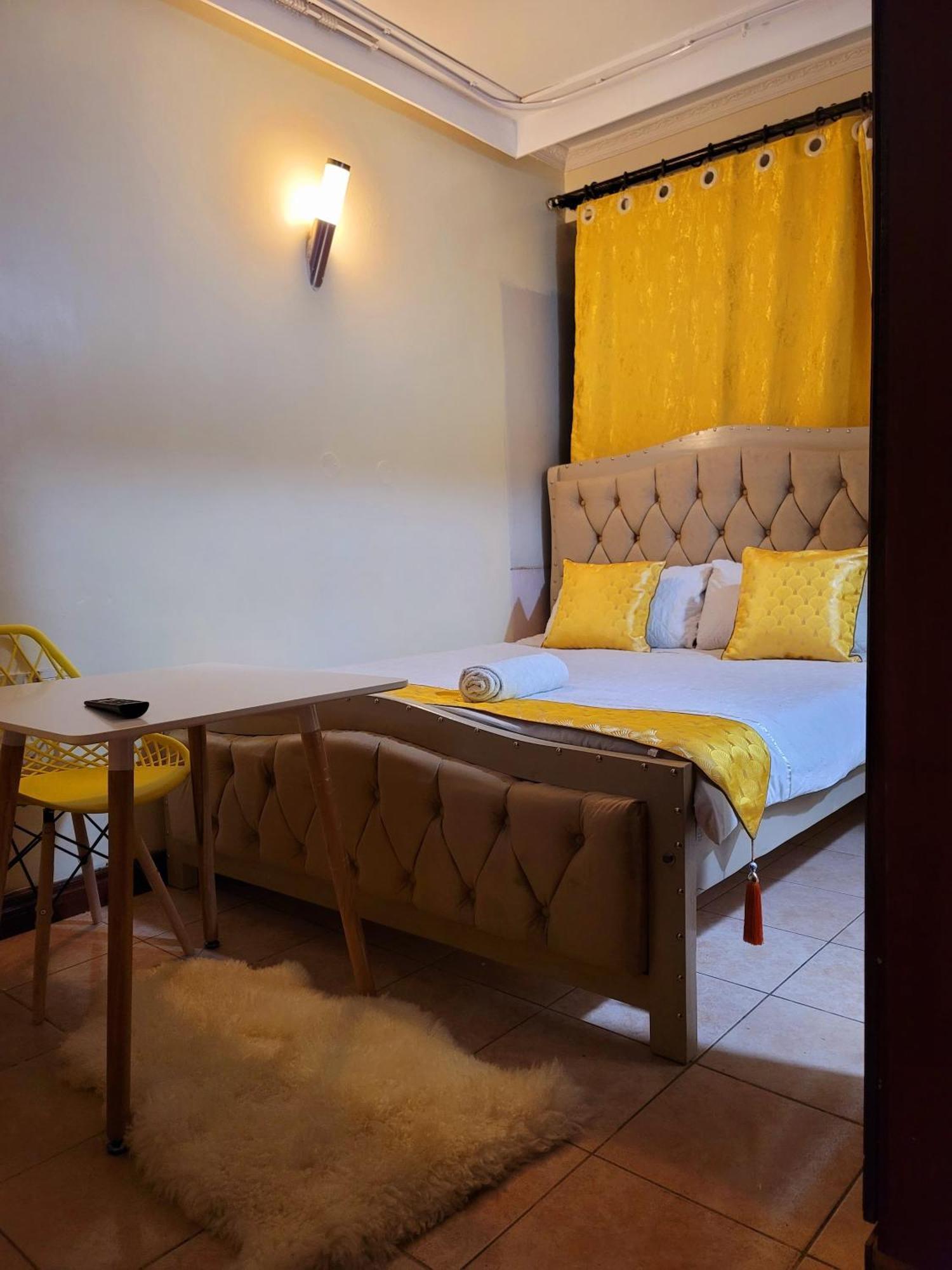 Sunrise Blue Moon B&B ไนโรบี ภายนอก รูปภาพ
